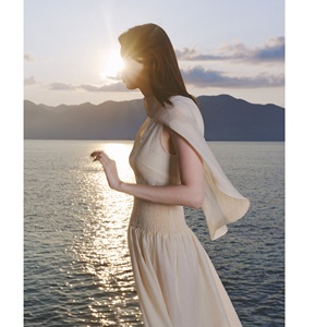 Chemisiers Élégants pour Femmes OBSIDIAN FLOW CAPE – Nouveauté Coréenne Premium en Triacétate Soyeux pour l'Été et le Printemps – Vente Flash ODM - Product Image 3