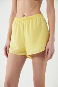 Shorts Deportivos de Yoga con Cordón Ajustable, Cintura Baja, Borde Crudo, 100% Algodón French Terry, para Mujer, con Logotipo Personalizado - Product Image 4
