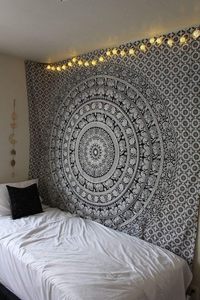 Tapiz Mandala Hippie Blanco y Negro, Tapiz de Pared Bohemio Indio con Diseño Geométrico Floral, Decoración de Pared, Cubrecama para Dormitorio - Product Image 1