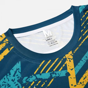 Uniforme de Fútbol Personalizado de Calidad Internacional, Conjunto Profesional para Equipo de Fútbol, Impresión por Transferencia de Calor, Transpirable, 100% Tallas Grandes - Product Image 3