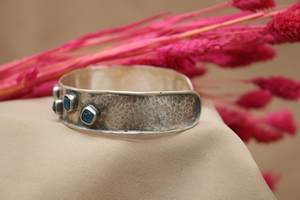 Pulseras Vintage de Apatita Neón Cruda Martillada en Plata 925, Joyería Oxidada Hecha a Mano, Regalo de Navidad para Mujer - Product Image 4