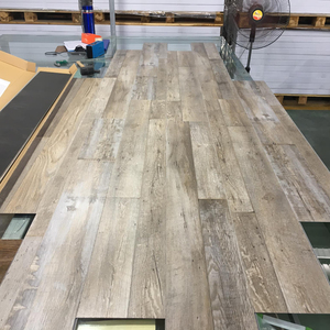 Planche de vinyle de luxe PVC SPC revêtement de sol LVP pas cher 7mm 8mm cliquez sur les carreaux de vinyle en plastique anti-dérapant terrasse - Product Image 1