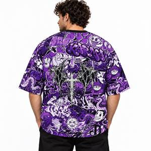 T-shirt graphique surdimensionné pour homme, style streetwear, imprimé dessin animé violet, manches courtes, col rond - Product Image 2