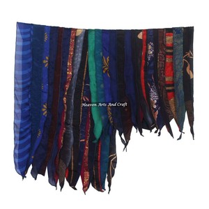 Écharpes longues rayées vintage en poly-soie recyclée, 15 bandes multicolores, pour femmes, style designer, cadeau tendance, vente en gros - Product Image 3