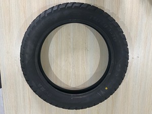 Pneus de moto à grande vitesse 110/90-16 du Vietnam Chambres à air en caoutchouc pour une vitesse et un contrôle inégalés - Product Image 2