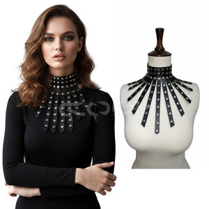 Collier en cuir noir à franges avec ferrures argentées - Product Image 6