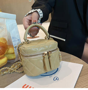 Sac à main mini fourre-tout matelassé vert en cuir PU avec fermeture éclair et bandoulière chaîne pour femme, idéal pour le quotidien et les voyages - Product Image 2