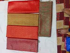 Petits motifs sur tissus brodés en resham - Product Image 3