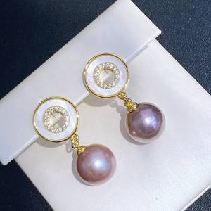 Boucles d'oreilles simples pour employés de bureau, couleur blanche, perles, luxe léger, papillons d'eau douce et coquilles de beignets, couleur violette - Product Image 2