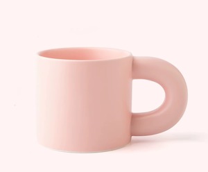 Mug à café mignon avec des motifs uniques qui rehaussent l'attrait visuel. Mug en céramique adorable, adapté aux boissons chaudes et froides. - Product Image 1