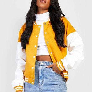 Veste universitaire pour femmes avec un design letterman intemporel, confortable à porter et au style décontracté moderne pour la mode quotidienne et la vente en ligne. - Product Image 2
