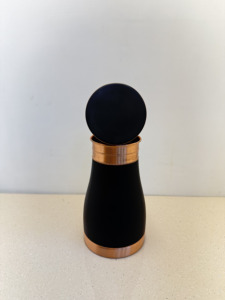 Botella de Agua de Cobre Puro Negro Mate Premium, Botella Minimalista de Dos Tonos, Botella Matka con Tapa Plana a Prueba de Fugas - Product Image 3