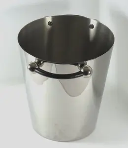 ถังน้ำแข็งอะลูมิเนียมดีไซน์พรีเมียม พร้อมหูจับทองเหลืองแกะสลัก ทำด้วยมือ ทันสมัย เป็นมิตรกับสิ่งแวดล้อม สำหรับใช้บนโต๊ะ  ภาชนะใส่น้ำแข็ง Zahid Exports - Product Image 6