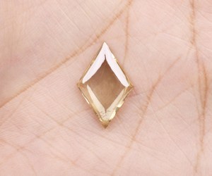 Diamant de laboratoire CVD synthétique de 3,65 carats, taille cabochon, forme cerf-volant, couleur champagne, pureté VS2, haute qualité, pour bijoux modernes, vente en gros directe usine - Product Image 6