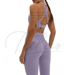 Ensemble de yoga sans couture pour femmes : soutien-gorge de sport et short taille haute avec logo frontal, séchage rapide, idéal pour la gym, la course et l'entraînement - Product Image 2
