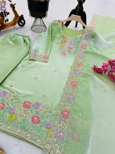 Ensemble de costume palazzo en soie brodée GMY de qualité supérieure – Vêtements ethniques pour femmes de qualité export - Product Image 5