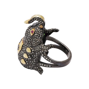 Bague éléphant en argent sterling 925 oxydé bicolore avec diamants naturels pavés et œil de rubis, collection Memoria Jewels - Product Image 3