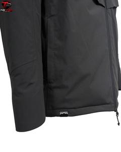 Veste d'hiver noire haut de gamme en softshell imperméable pour l'extérieur, fermeture intégrale sur le devant, deux poches verticales sur la poitrine, ajustable, pour la chasse - Product Image 4