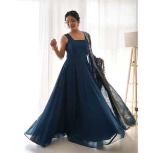 ROBE ANARKALI COULEUR RAMA AVEC DUPATTA LOURDE BRODÉE - Product Image 5