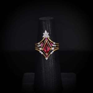 Bague de cocktail unisexe de luxe AMBER JEWELS en or massif 18 carats plaqué rhodium, rubis et diamants, design géométrique, certifiée IGI, pour fiançailles - Product Image 1