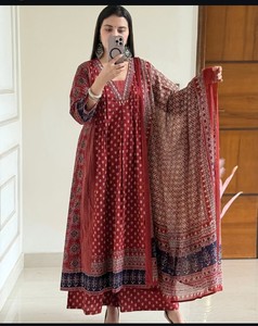 Traje Anarkali de Algodón para Mujer, Estampado Ajrakh Rojo, Largo hasta el Suelo, Corte Holgado, Estilo Casual Tradicional Indio-Pakistaní - Product Image 5