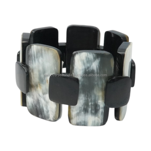 Bracelet Élégant Fait Main en Os Poli, Écologique, Classique et Extensible, Accessoire de Mode pour Femmes et Filles - Product Image 1
