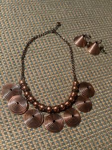 Collar de Cobre Hecho a Mano con Elementos Decorativos, Ideal para Colecciones de Joyería de Boutique y Regalos - Product Image 1