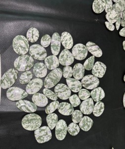 Pierre Cabochon en Jade de Paix 100% Naturel, Prix de Gros, Cristaux de Pierres Précieuses en Vrac, Énergie de Guérison des Chakras pour la Fabrication de Bijoux - Product Image 6
