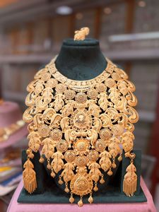 MOLL JEWELLERS Ensemble Collier et Boucles d'Oreilles Ailes Superposées en Or Rempli 24 carats, Bague Zircon Tendance, Bijoux de Créateur pour Mariage Femme - Product Image 4