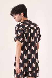 Chemise décontractée noire imprimée à manches courtes pour homme, coupe ajustée, en mélange de coton doux et respirant, idéale pour le quotidien – Vente en gros - Product Image 2