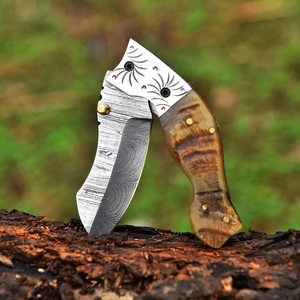 Couteau pliant artisanal en acier Damas avec étui en cuir, couteau de survie et de camping pour activités de plein air, fournisseur de couteaux de chasse EDC aux États-Unis - Product Image 2