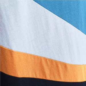 T-shirt géométrique bleu azur en coton premium pour homme |   T-shirt à col rond avec panneaux diagonaux orange et blanc |   T-shirt à manches courtes écologique à séchage rapide - Product Image 4