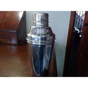 Shaker à cocktails incroyable pour bars et fêtes Mix Master Pro Shaker Bar Sculpt en acier inoxydable, taille, forme et couleur personnalisées - Product Image 4