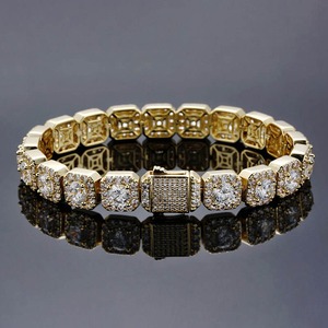 สร้อยข้อมือคิวบันฮิปฮอปประดับเพชรโมอิสซาไนต์ VVS เงินแท้ 925  แบบ Iced Out สำหรับแร็ปเปอร์ เหมาะสำหรับใส่ไปงานปาร์ตี้ มีจำหน่ายแล้ว - Product Image 4