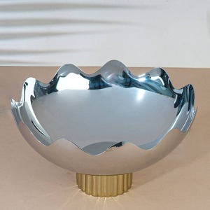 ชามเสิร์ฟโลหะทันสมัยพร้อมผิวขัดเงาและขอบหยักสำหรับตกแต่ง - Product Image 2