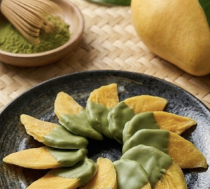 Tranches de mangue séchée enrobées de chocolat véritable au matcha gourmet, directement de l'usine - Product Image 5