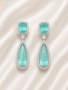 Élégance intemporelle – Boucles d'oreilles pendantes étincelantes – Boucles d'oreilles pendantes élégantes en cristal – Éclat royal - Product Image 2