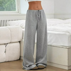 Pantalon de pyjama décontracté ample à cordon de serrage en coton (65%) et polyester (35%) pour femme, coupe large, uni ou rayé, collection 2024 - Product Image 5