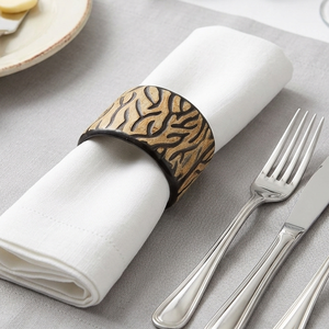 Dernier modèle d'anneau de serviette en corne avec motif tribal abstrait pour une décoration de table élégante, porte-serviettes de luxe en corne noire et naturelle - Product Image 1