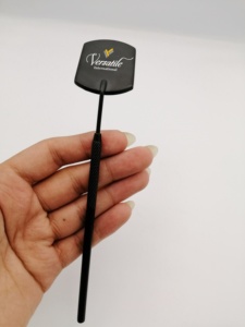 Pince à cils noire mate en forme de croissant carré en acier inoxydable de haute qualité en gros conçue sur mesure pour les extensions de cils - Product Image 3