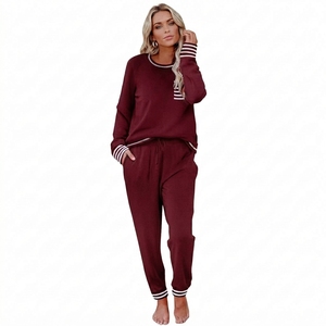 Conjunto Deportivo Unisex Premium de 2 Piezas, Poliéster/Algodón, Transpirable, de Secado Rápido, Elegante, Cómodo y Moderno, Ropa Deportiva, Ropa de Gimnasio - Product Image 2