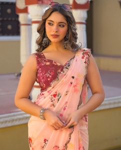 Sari de Georgette Bordado y Estampado KV, Estilo Bollywood - Product Image 1