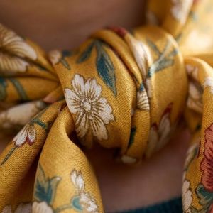 Pañuelos Cuadrados para Mujer al por Mayor, Nueva Colección de Alta Calidad, 100% Seda, Material Premium, Color Sólido, para Uso en Exteriores, con Logotipo Personalizado - Product Image 2