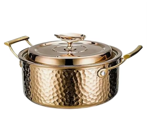 Casserole en métal revêtue d'un revêtement bleu offrant des performances de qualité professionnelle que les cuisiniers amateurs peuvent compter sur tous les jours. - Product Image 2