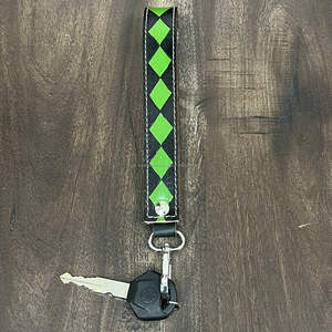 New Checkered Genuine Leather Keychain Wrist Strap with Diamond Pattern Metal Clasp Fashion Key Holder Perfect for Everyday Use - Product Image 4