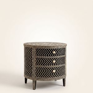 Table de chevet au design unique en os incrusté, motif chevron, en os incrusté noir, meuble moderne. - Product Image 1