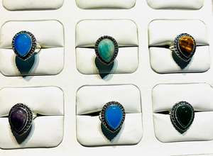 Anillo Unisex de Moda Chapado en Plata 925 con Gemas Vintage de Larimar, Lapislázuli, Ojo de Tigre y Calcedonia - Product Image 4