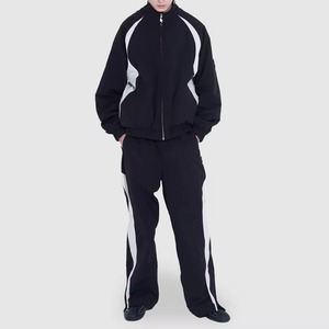 Conjunto de 2 piezas de pantalones de chándal de softshell con cremallera y efecto arrugado para hombre, estilo urbano con ribetes y puños elásticos, chándal unisex de nailon cortavientos - Product Image 3
