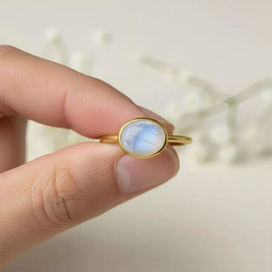 Bague artisanale en laiton avec pierre de lune ronde, style bohème minimaliste, bijou de guérison empilable pour femme - Product Image 4