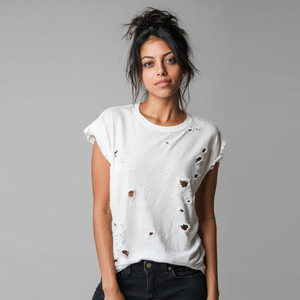 เสื้อยืดผู้หญิงสไตล์ Distress สำหรับฤดูร้อน แบบไหล่ตัด ป้องกันลม เสื้อยืดคอกลม น้ำหนักเบา สไตล์สตรีท - Product Image 1